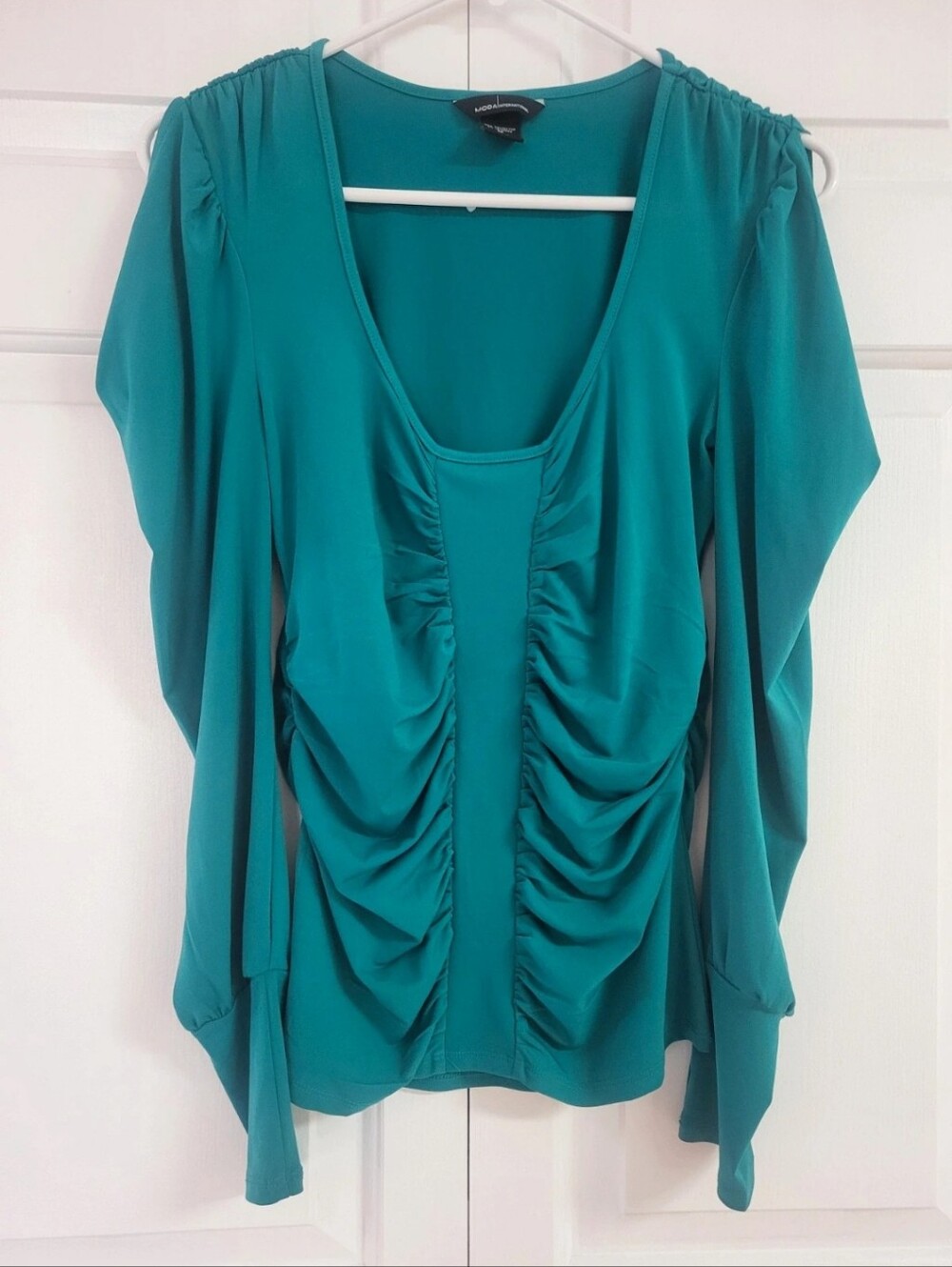 Moda International cold shoulder top, size medium, NWOT